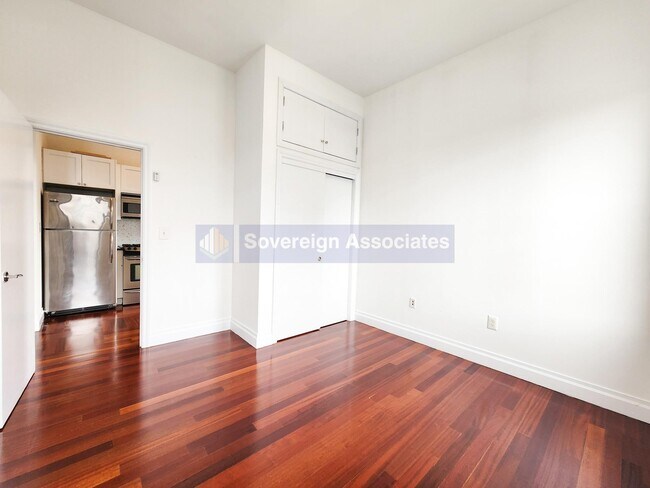 Building Photo - 607 W 137th St