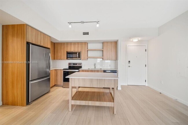 Foto del edificio - 555 NE 8th St