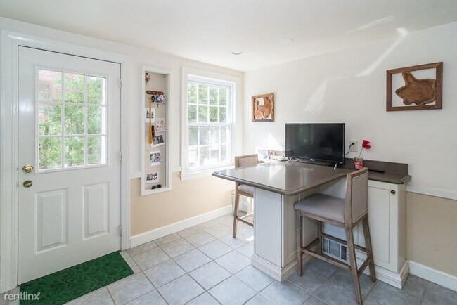 Building Photo - 3 br, 2 bath House - 62F Fisher St