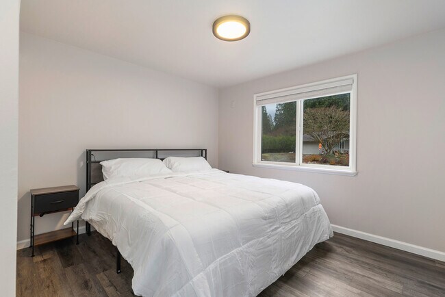 Building Photo - 19122 3rd Dr SE