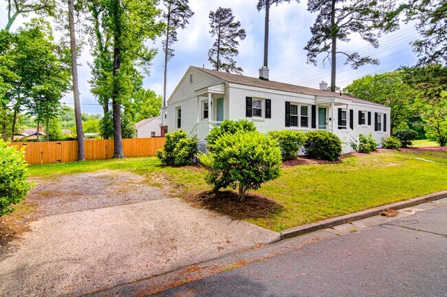 Building Photo - Adorable Duplex Off N Josephine Boyd - Ful...