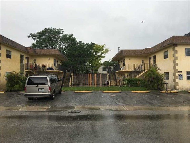 Building Photo - 3811 SW 60th Ave