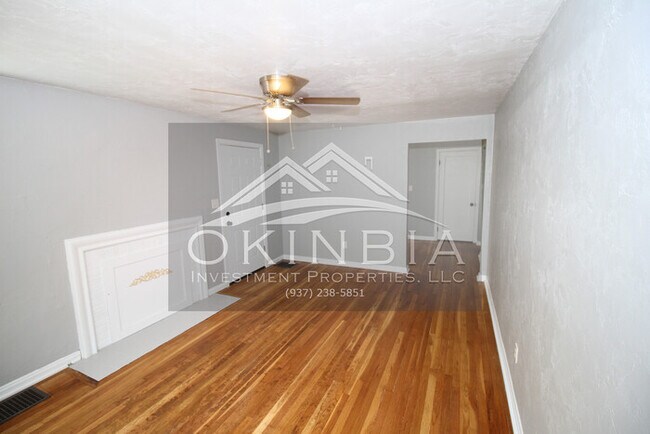 Building Photo - 3 Bedroom 1 bath Cape cod style home with ...