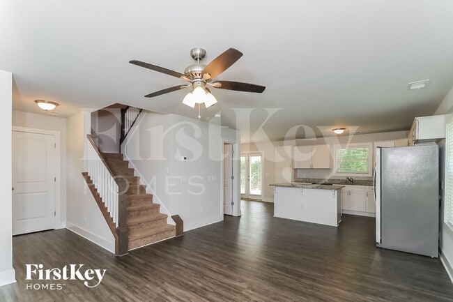 Building Photo - 4535 Bonneville Dr