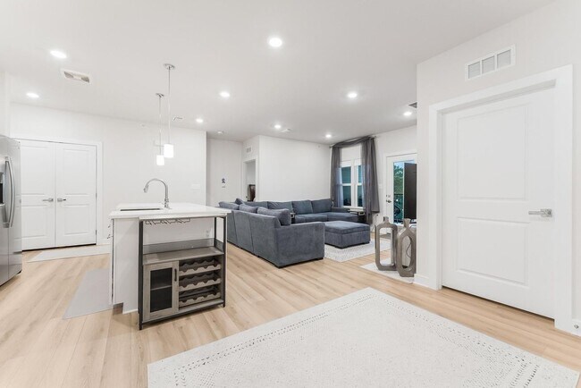 Building Photo - 12875 Mosaic Pk Wy