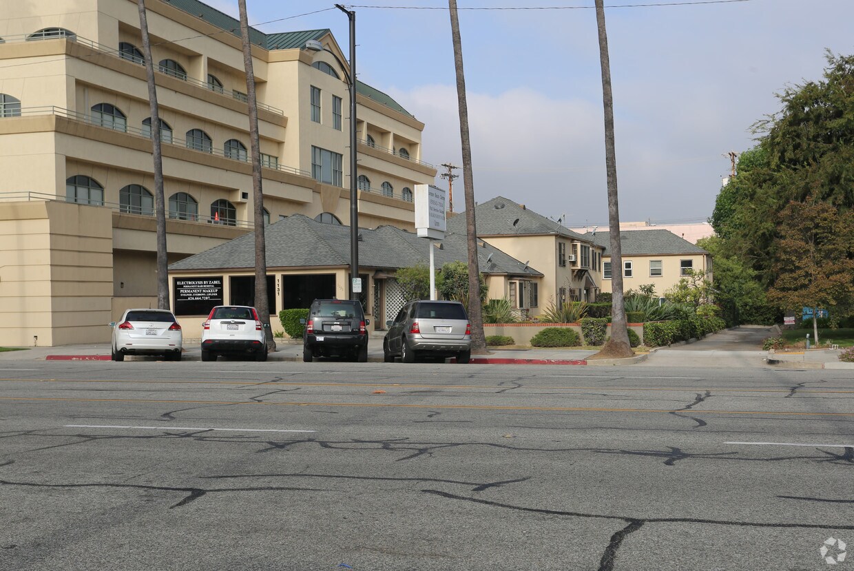 Foto principal - 1131 N Brand Blvd