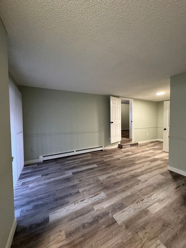 Foto del edificio - Beautifully Just Renovated 3 Bed. Apartmen...