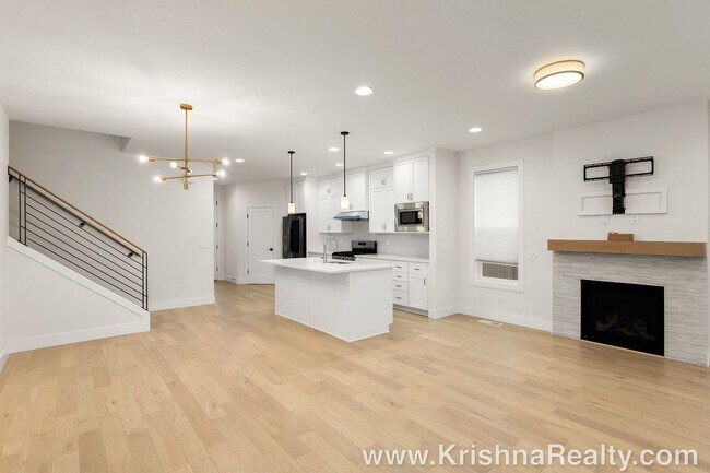 Foto del edificio - Spacious 4 BD 3 BA Home on a Corner Lot in...