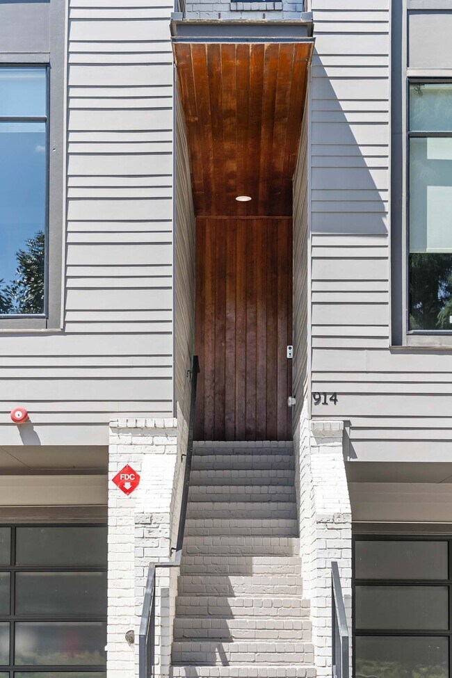 Building Photo - 914 Lenox Blvd