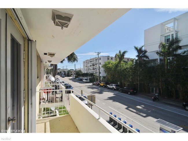 Building Photo - 1601 Bay Rd