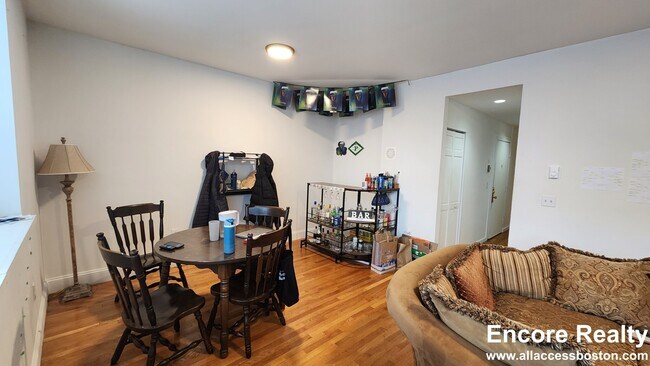 Foto del edificio - 776 Columbus Ave