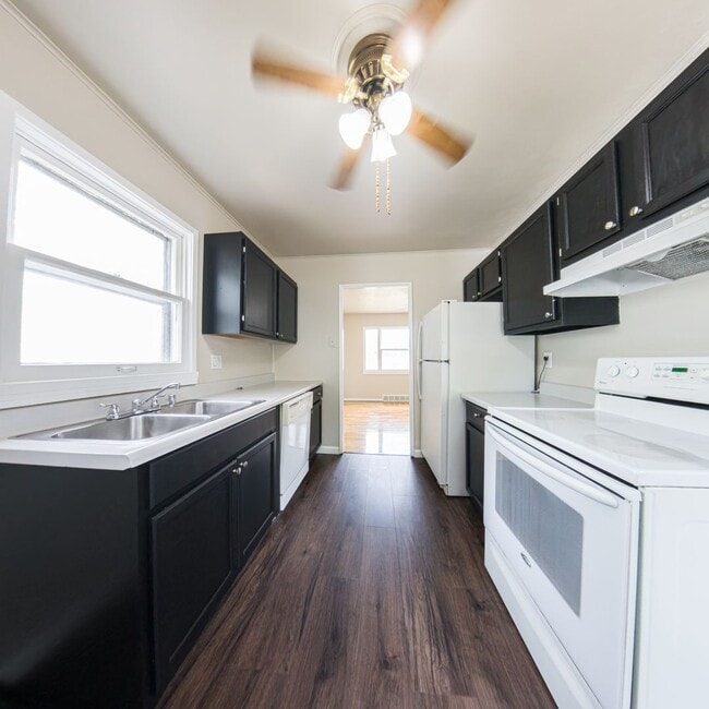 Foto del edificio - Updated 2 Bedroom 1 Bath with Large Backyard!
