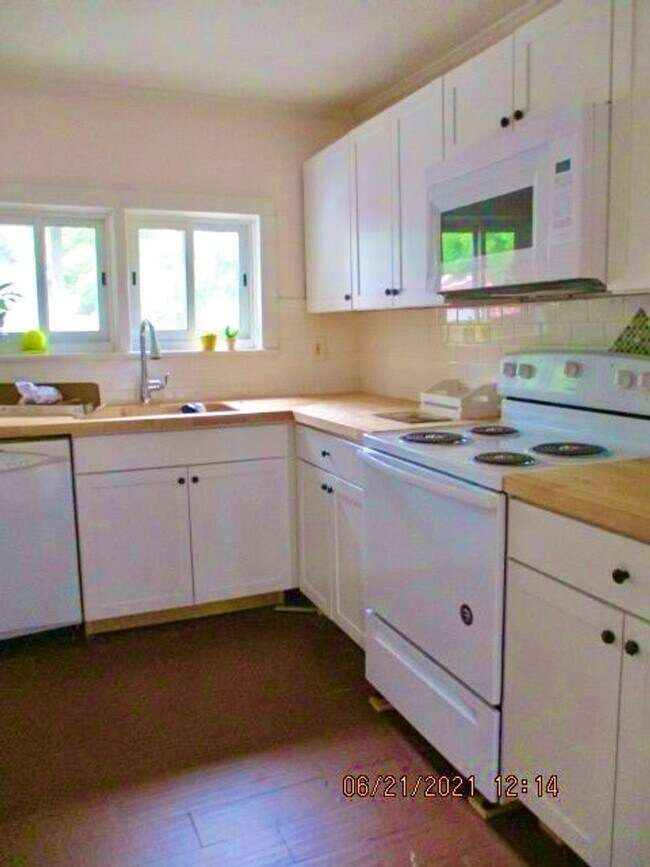 Building Photo - Cozy Lake Helen home for rent