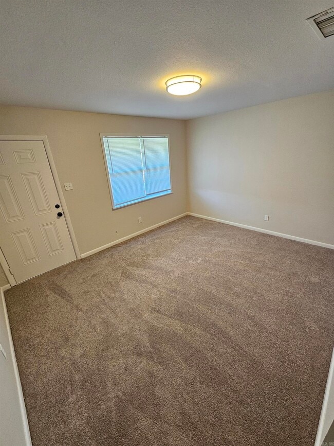 Building Photo - 1110 Eastview Dr
