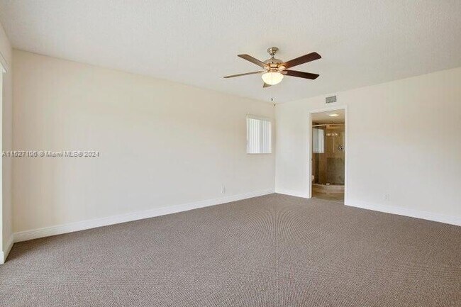 Building Photo - 13850 Oneida Dr