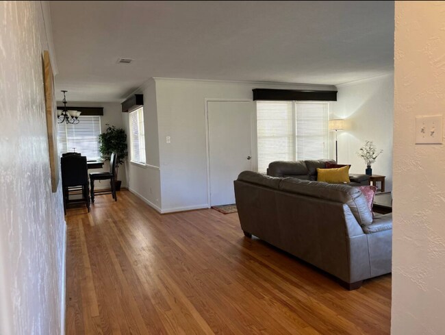 Foto del edificio - 1710 Elmwood Blvd
