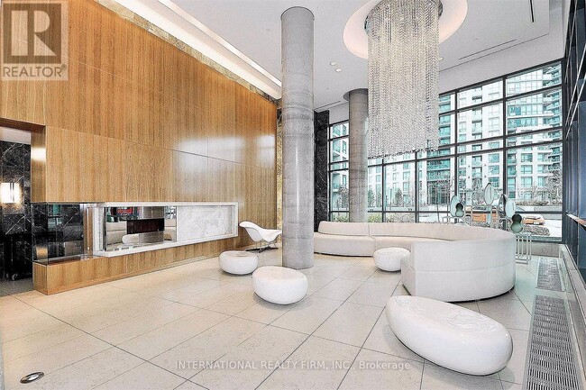 Building Photo - 215 Fort York Blvd