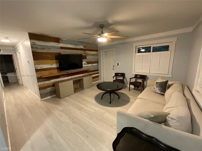 Foto del edificio - 3 br, 2 bath House - 385 NW 129th St