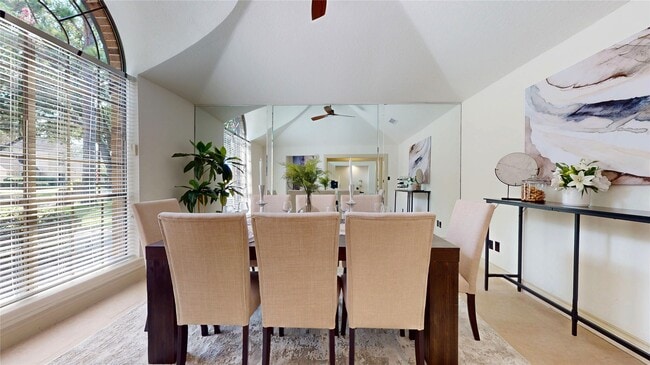 Foto del edificio - 22010 Rockchester Dr