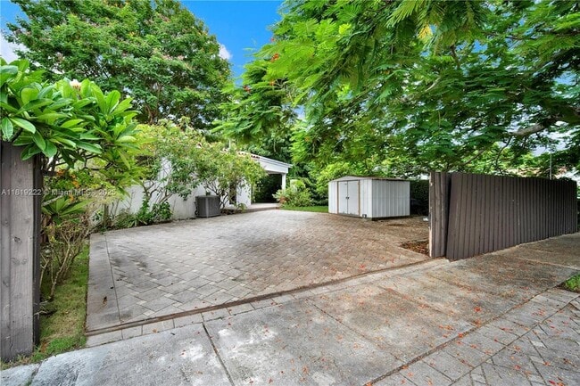 Foto del edificio - 6890 SW 51st St