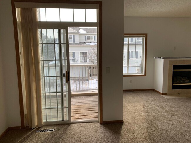 Foto del edificio - Bright & Spacious 2BR/1.5BA Townhome in Co...