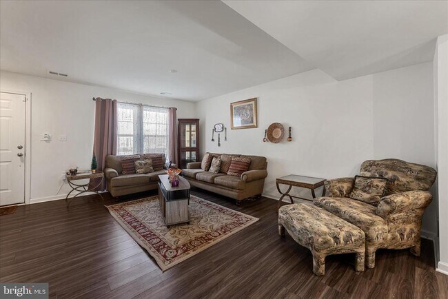 Foto del edificio - 35 Mengel Rd