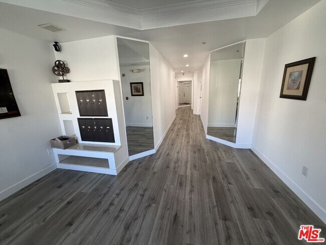 Foto del edificio - 1247 Barry Ave