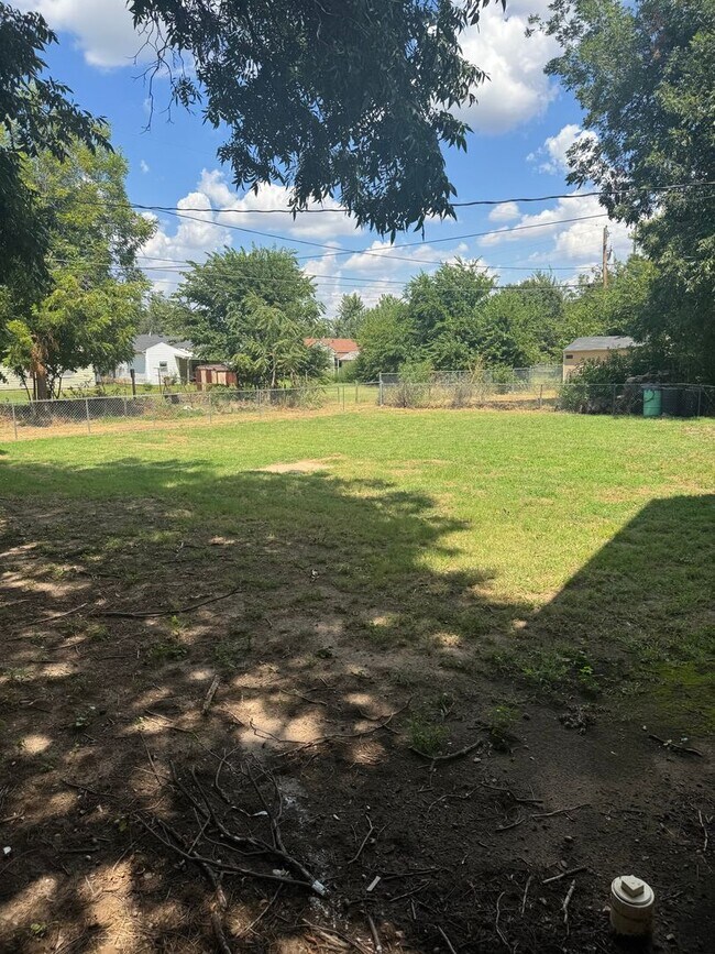 Foto del edificio - 2424 W Oklahoma Ave