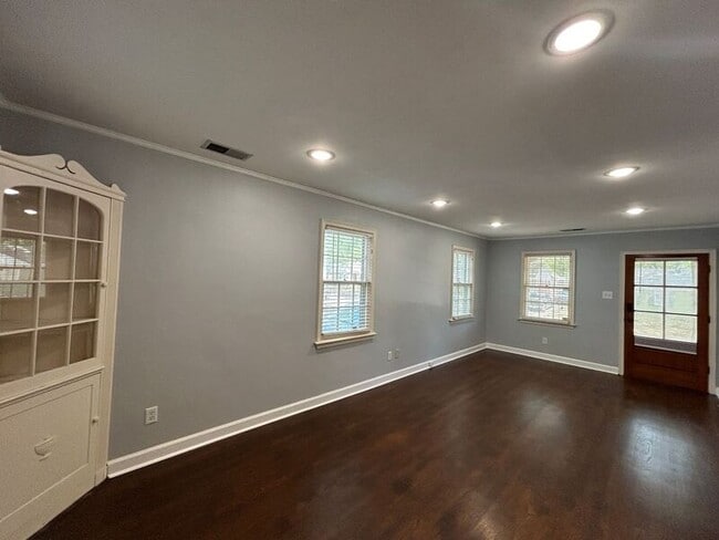 Building Photo - 453 Lytle St