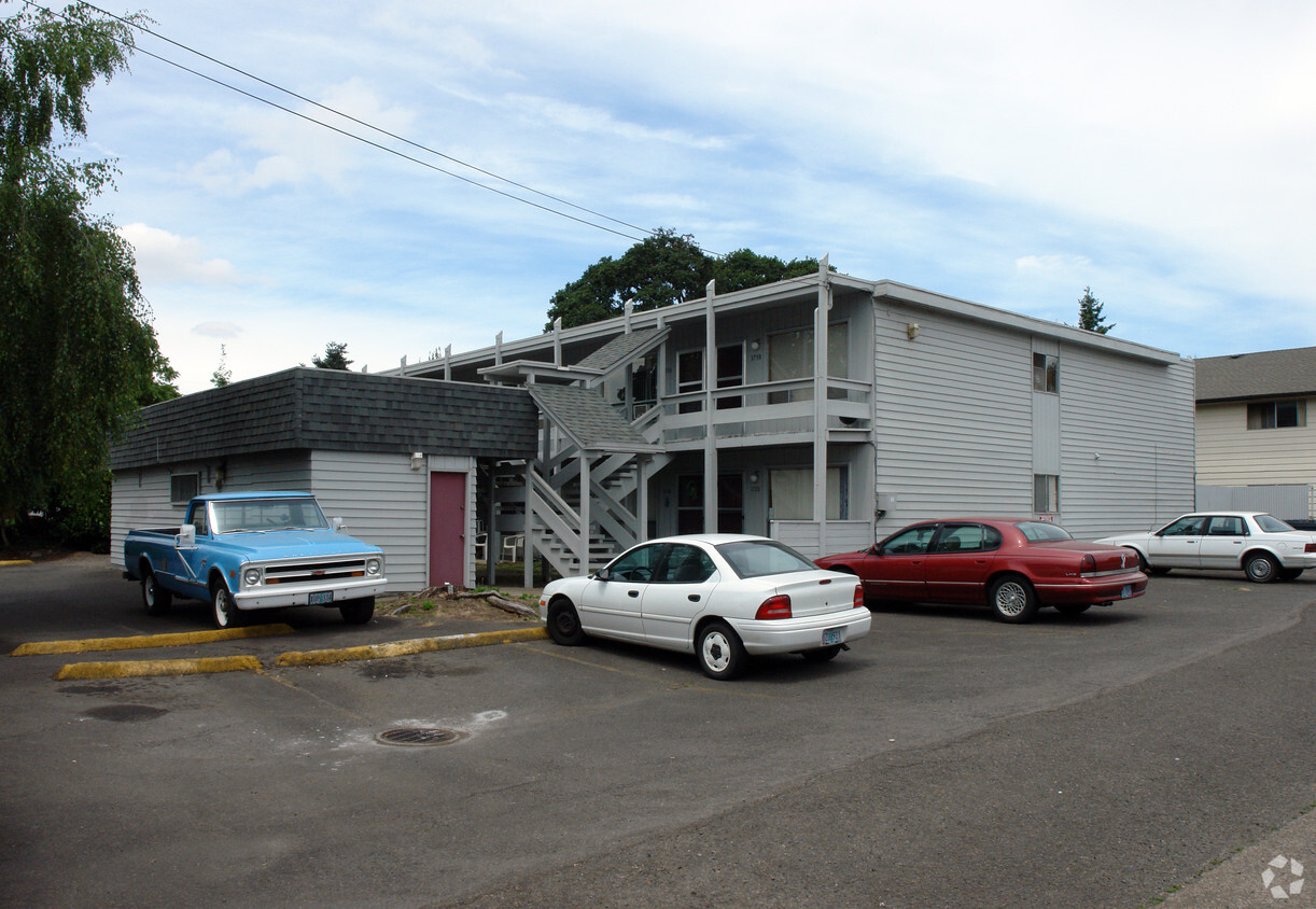 Building Photo - Bramble Court Apartments