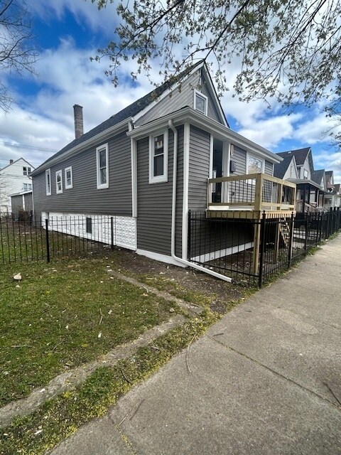 Building Photo - 10509 S Edbrooke Ave