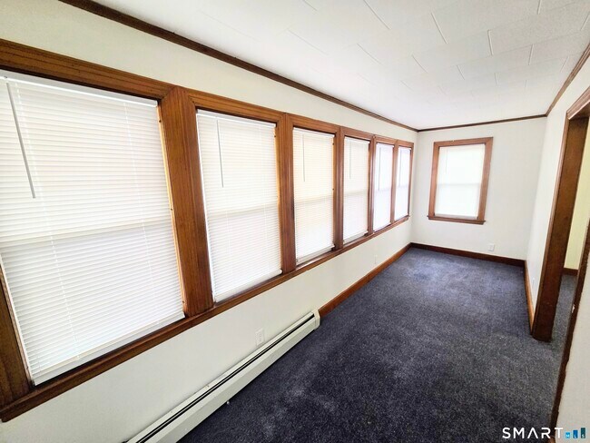 Foto del edificio - 387 Putnam Pike