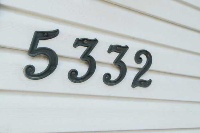 Building Photo - 2 bed 1 bath duplex in Portage