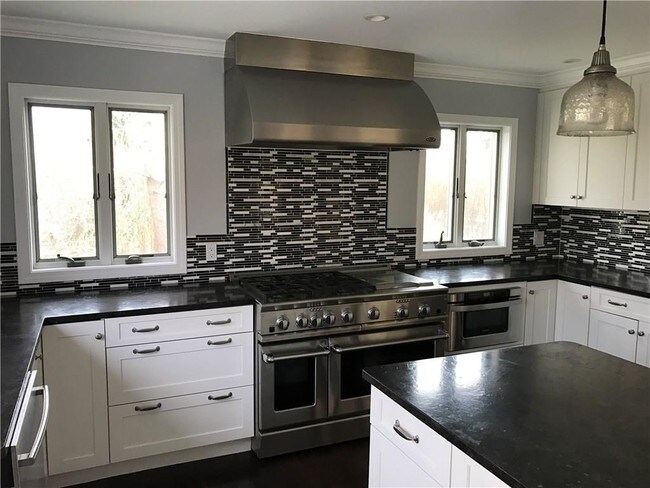 Building Photo - 110 Paradise Ave