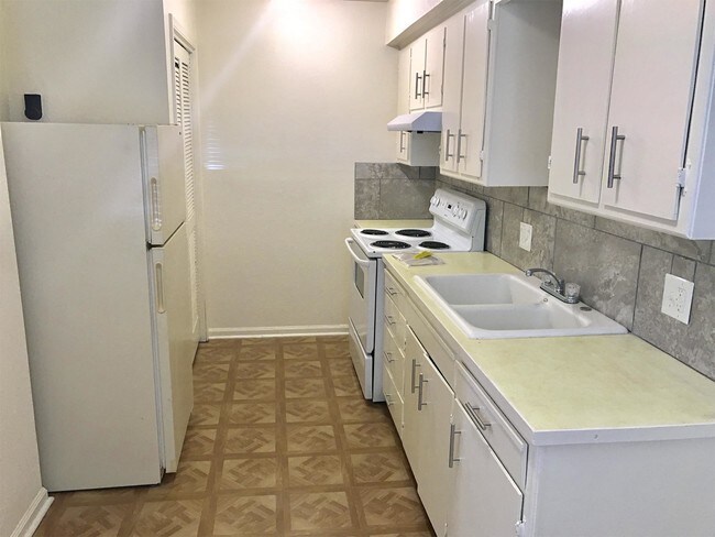 Building Photo - 849 S Terrace Dr