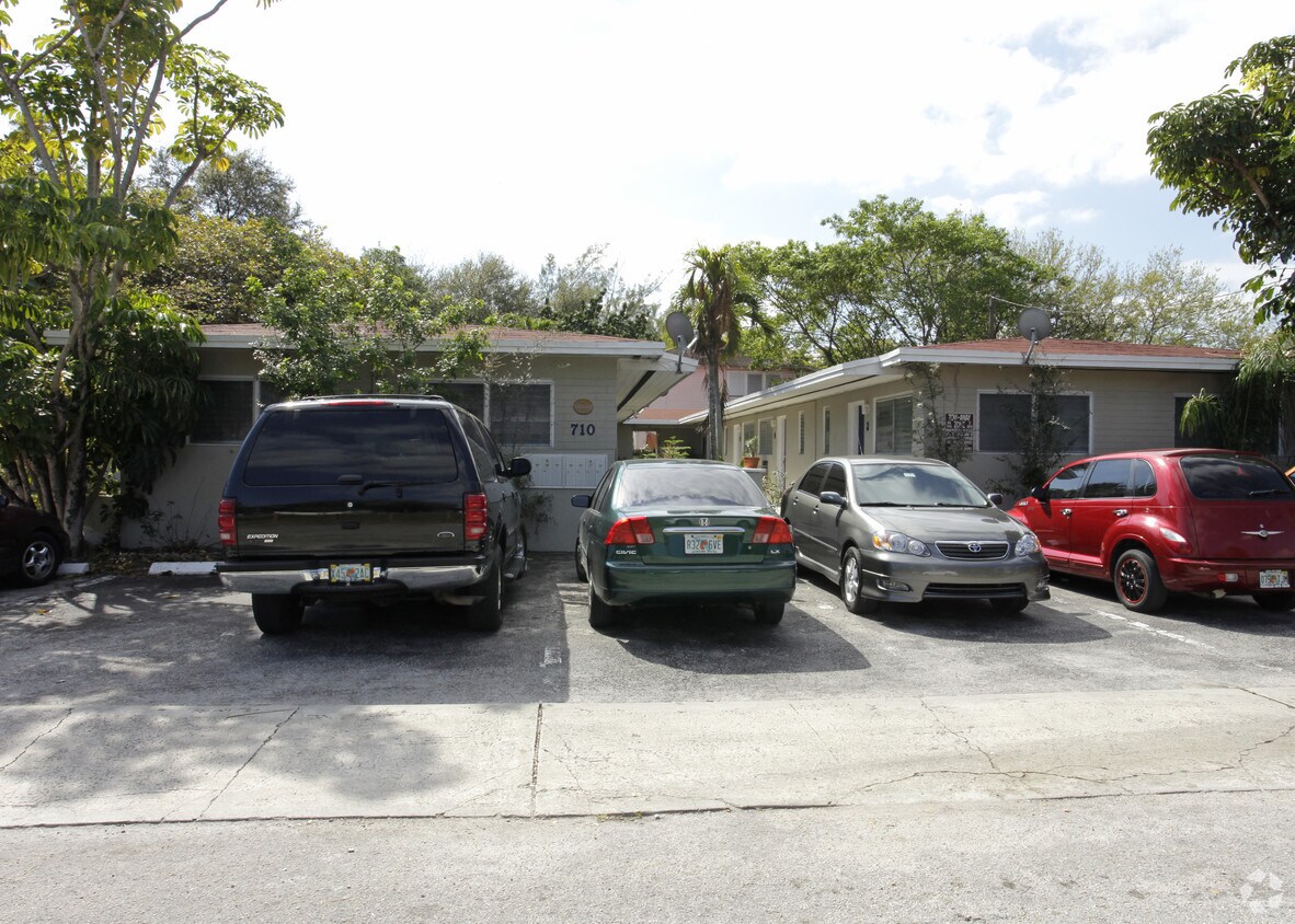 Foto del edificio - 710 NE 122nd St