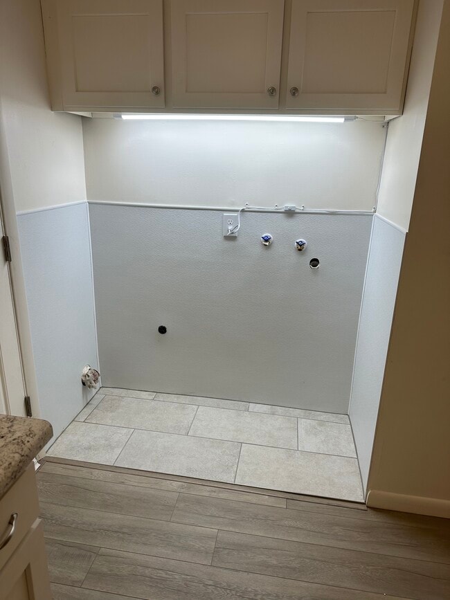 Washer Dryer Hookup - 3751 S Redmaple Rd