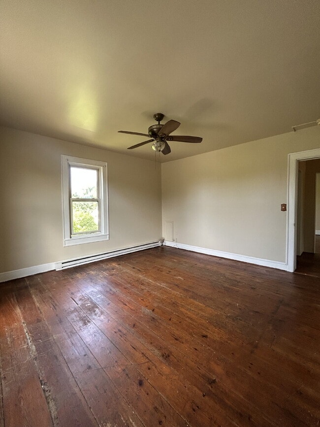 Building Photo - Spacious 2-Bedroom Apartment – Convenient Front Royal Location