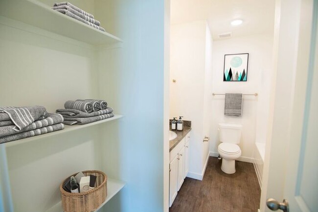 Foto del edificio - BRAND NEW! Gorgeous 3-Story Payton 2022 Mo...