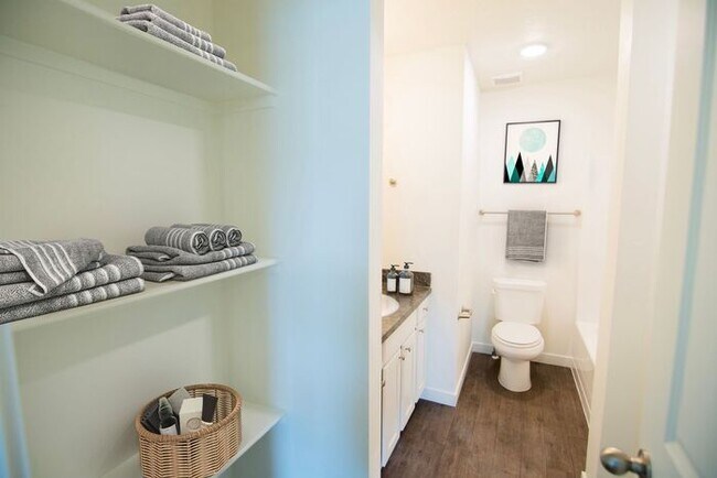 Foto del edificio - ***FIRST MONTH'S RENT FREE FOR AUGUST*** G...