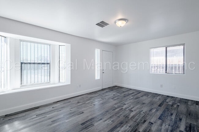 Building Photo - 130 8th St