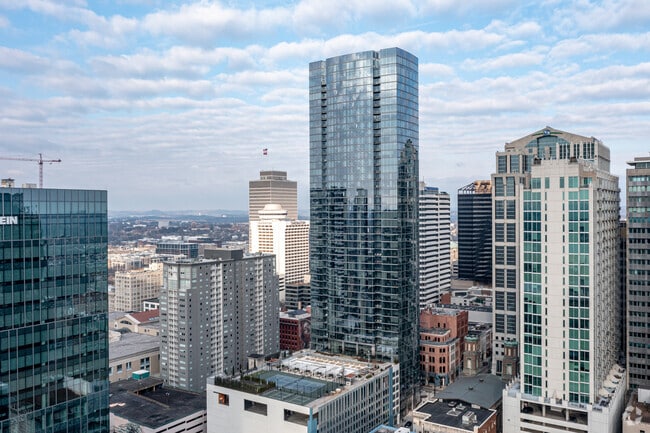 Building Photo - 505