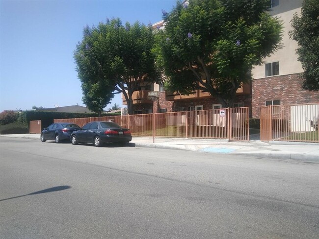 Building Photo - 14129 Adoree St