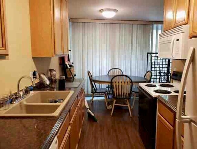 Foto del edificio - 5600 Hillcrest Ln
