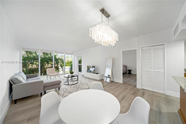 Foto del edificio - 10275 Collins Ave