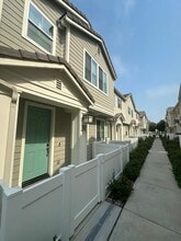 Building Photo - 523 Heron Ln