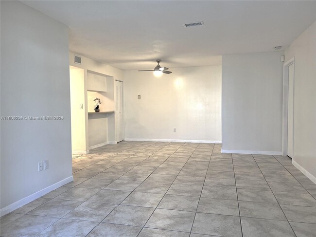 Foto del edificio - 9707 Hammocks Blvd