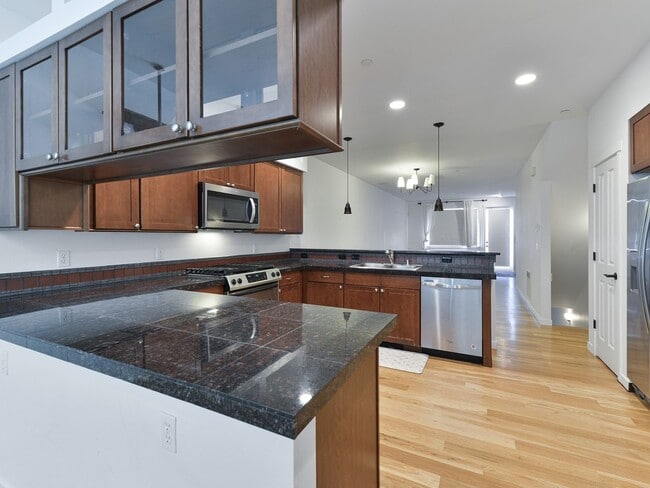 Building Photo - Immacualte Townhouse - Normandy Park - 2 B...