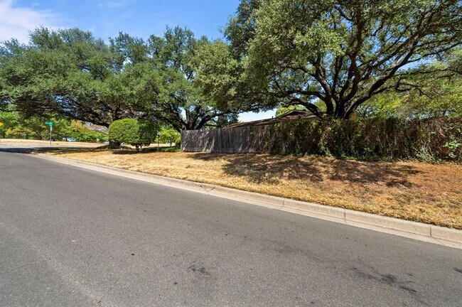 Foto del edificio - 1613 Versailles Rd