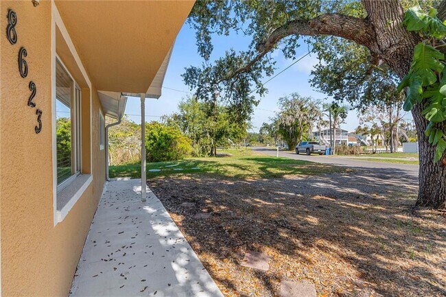 Foto del edificio - 8623 Parkway Cir